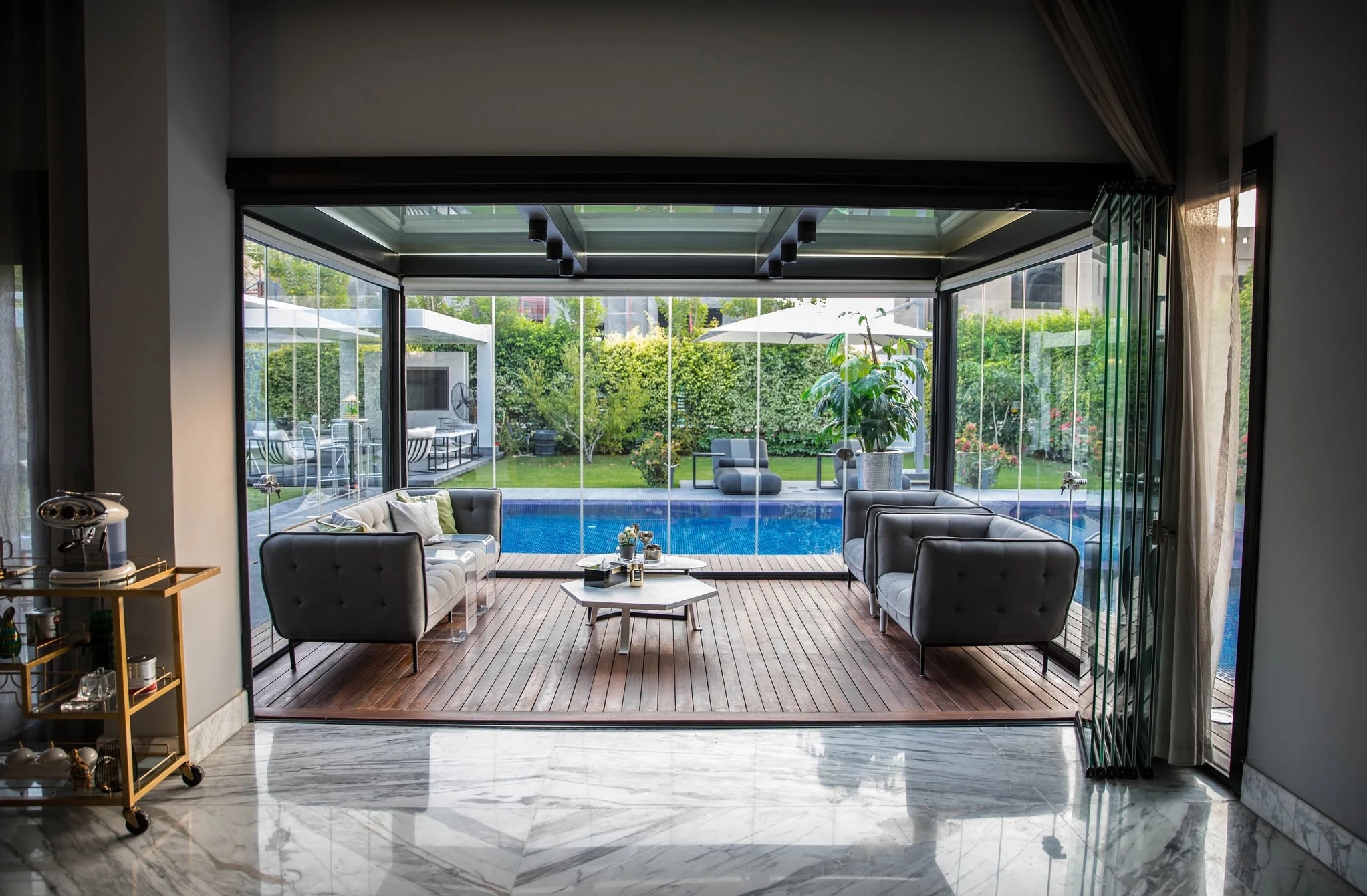 INTERIORS & REAL ESTATE